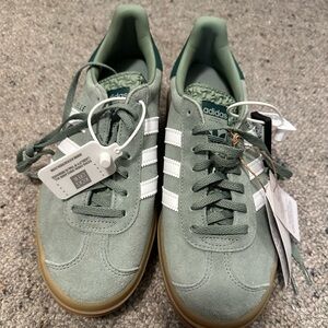 Adidas gazelle size 7 US women’s.